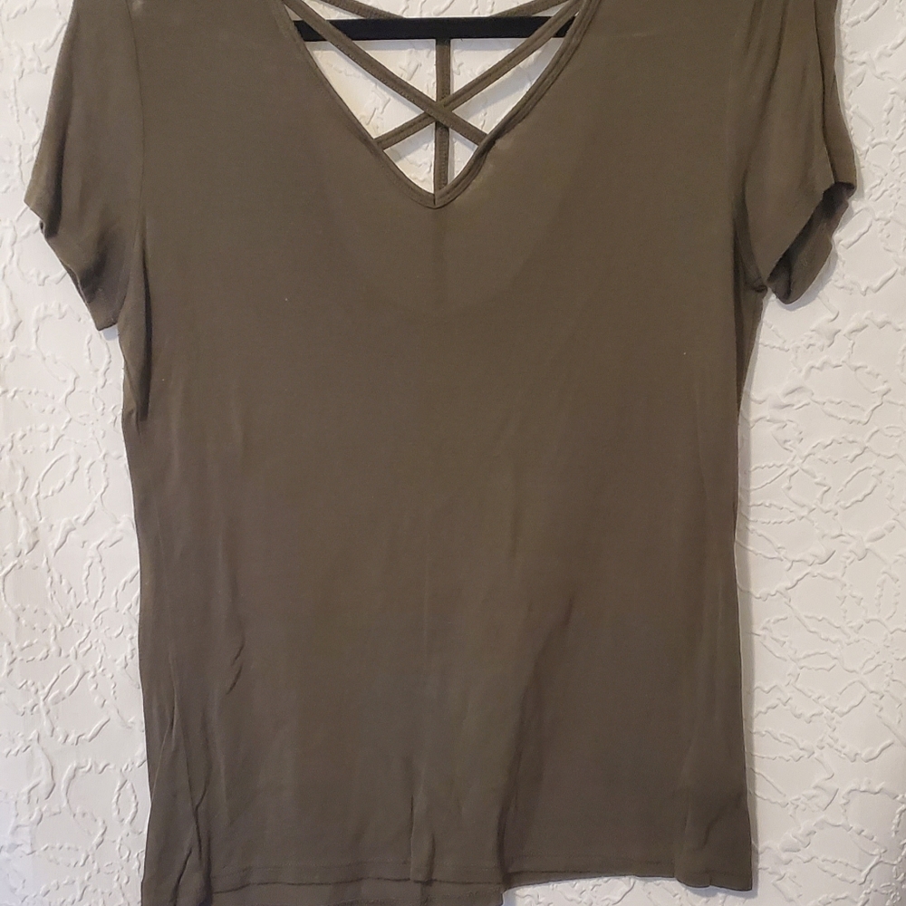 Open-back tshirt